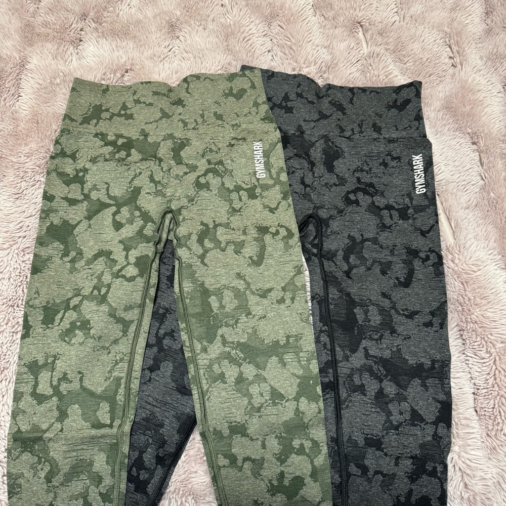 Gymshark Camo Leggings - Green and Gray w Gray matching bra top